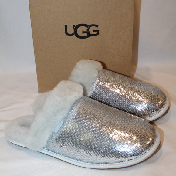 NIB UGG WOMEN'S SCUFFETTE II METALLIC SILVER SHEARLING LINED SLIPPERS‎ - Picture 1 of 6
